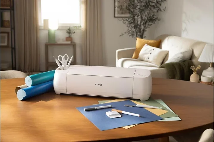 Cricut Explore 4 Schneideplotter für Vinyl Papier Stoff und Folie