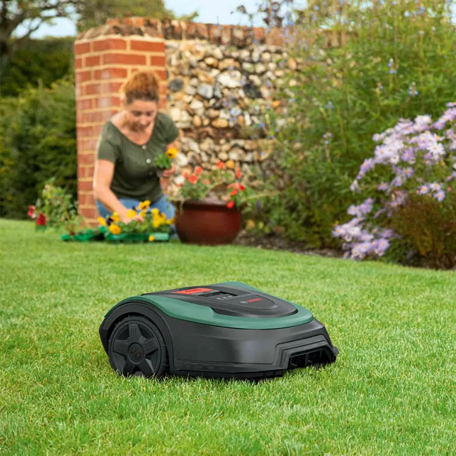 Bosch Home & Garden Indego XS 300 Mähroboter für 300 m2 Rasen