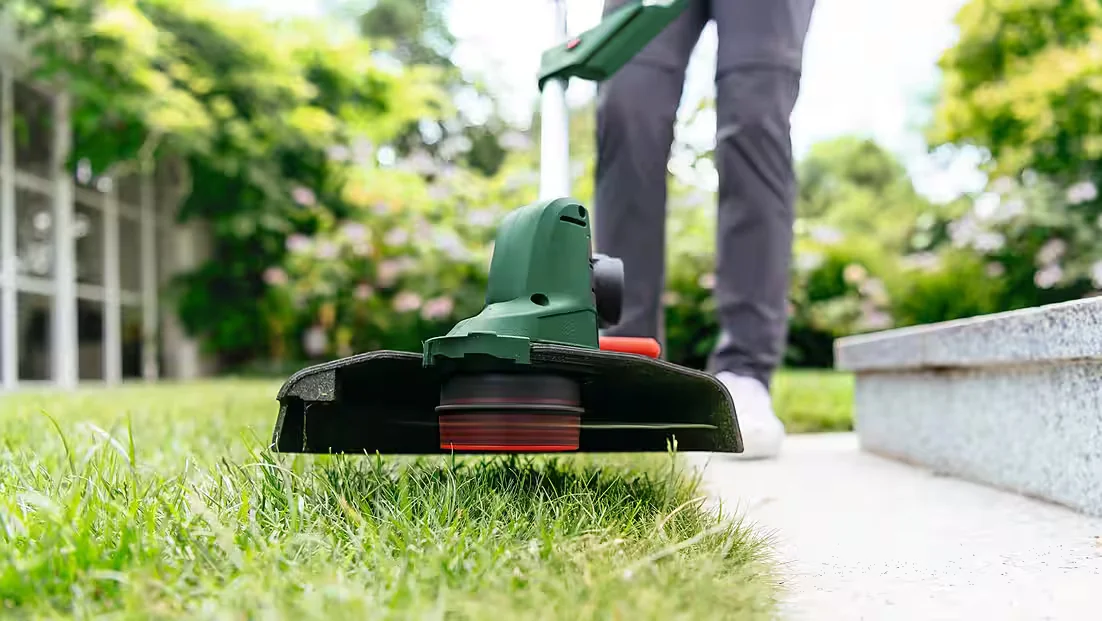Bosch Home & Garden UniversalGrassCut 18V-260 Akku-Rasentrimmer